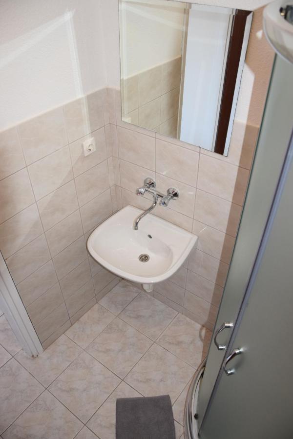 Apartment Bogdan 2 Povljana Kültér fotó